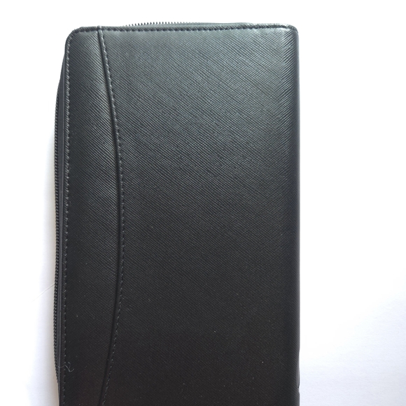 Filofax Black Personal Compact Zip With Cash Envelopes - Picture 1 of 5